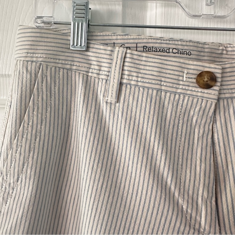 Talbots relaxed chino sz 6p  blue pin striped beige capris